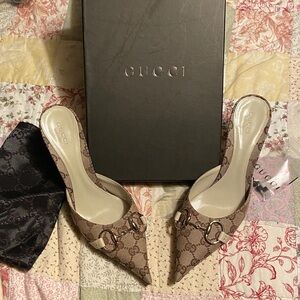 Vintage Gucci Women's Beige Patterned Heels 7.5